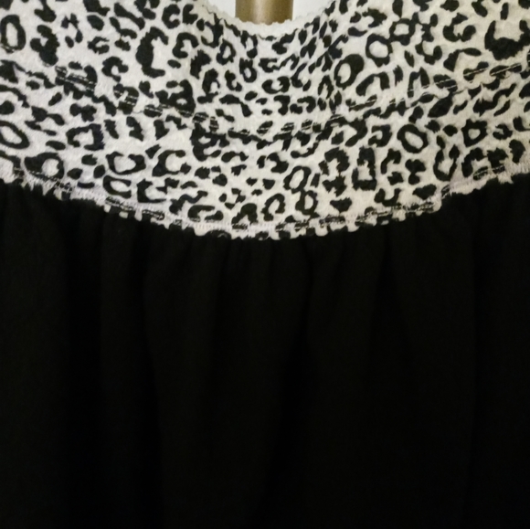 Itro Women's Sleeveless Back Out Blouse Top in Size Small - Pre Owned - Picture 2 of 2